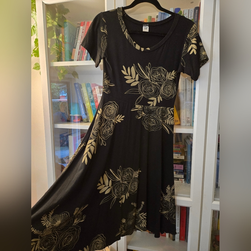 ✨️HOST PICK✨️ 🇨🇦 Handmade in Canada Fit & Flare Floral Dress by Poison Pear - Picture 3 of 9